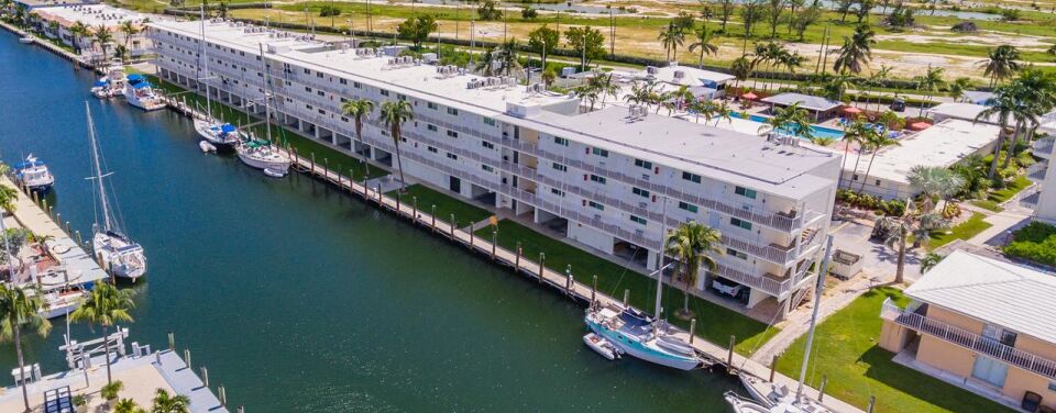 Skipjack Resort Suites & Marina