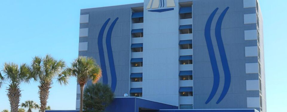 Schooner Beach & Racquet Club