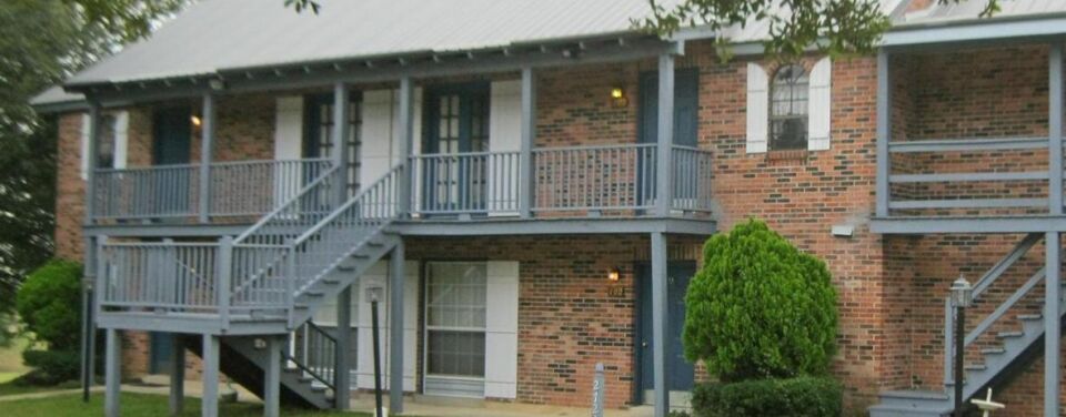 Hillcrest Lake Villas