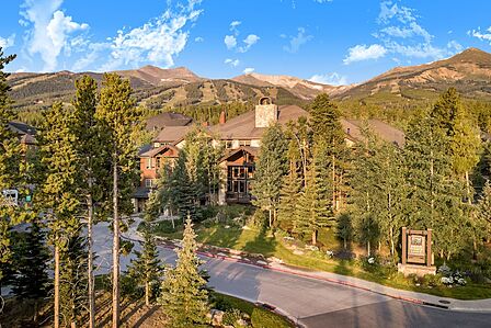 Grand Timber Lodge