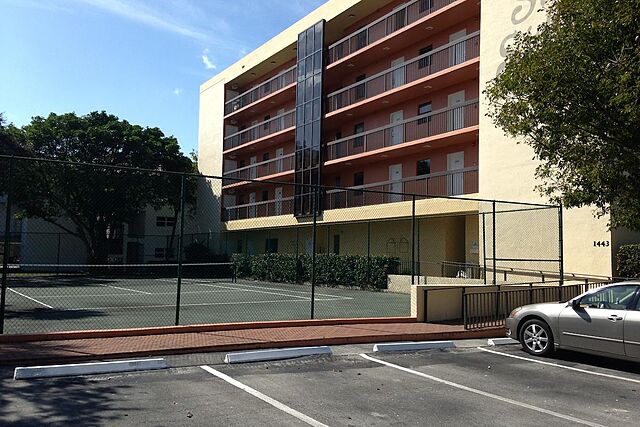 Surfsider Resort