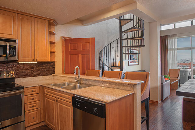 Sample 4-bedroom loft kitchen