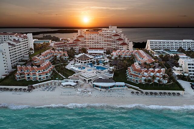 Wyndham Grand Cancun All-Inclusive Resort & Villas