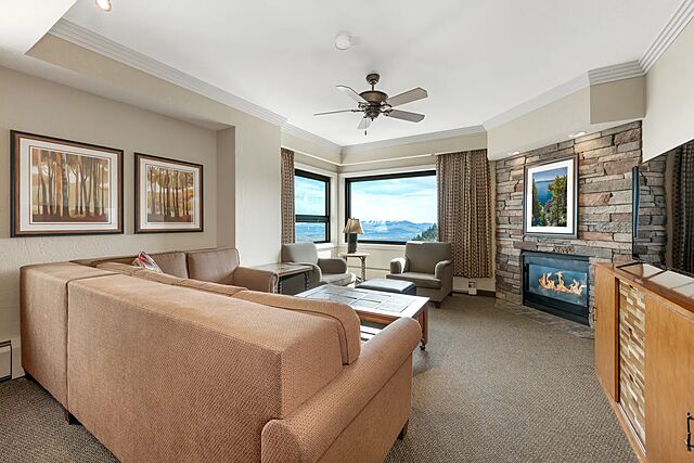 Sample Ridge Tahoe living area