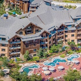 Grand Lodge on Peak 7 – exterior and resort pool area