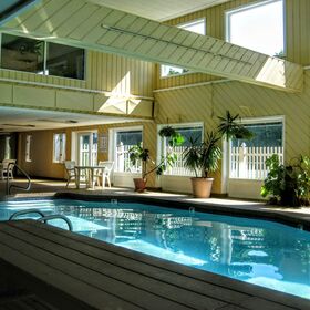 pool indoor/outdoor