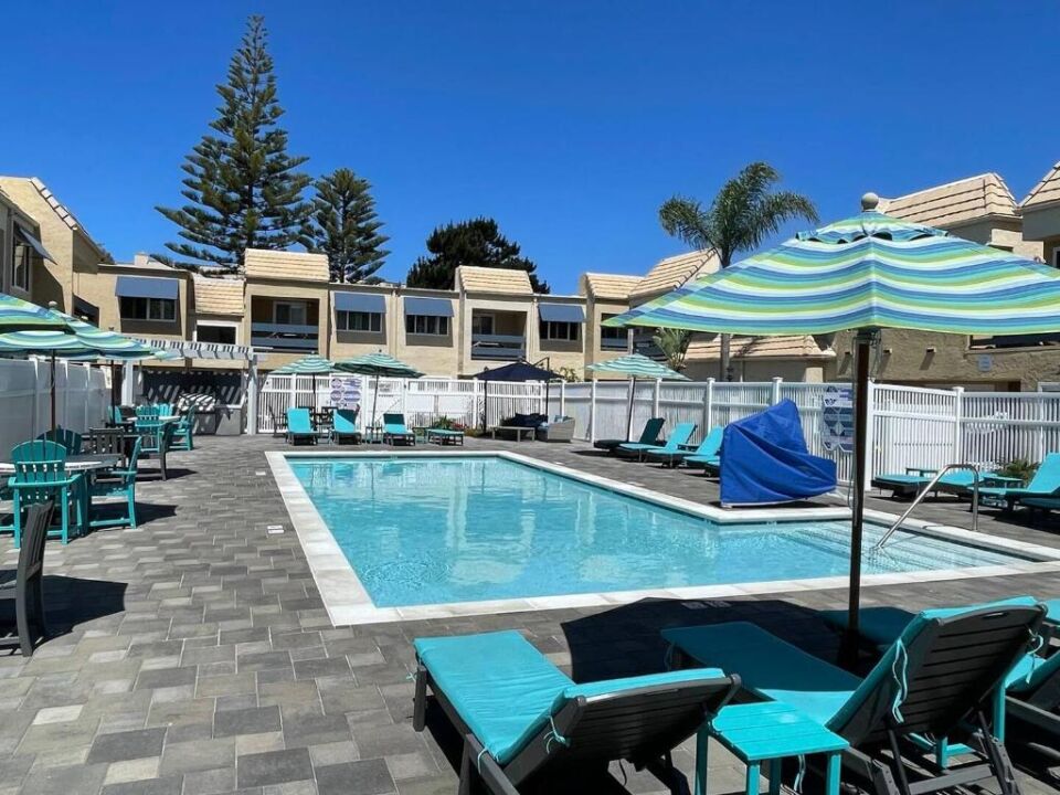 Sand Pebbles Resort
