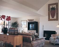 Room at the Harbor Hill