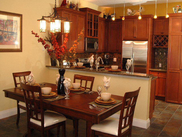 Universal Resort Kissimmee - Dining Area and Kitchen