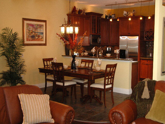 Universal Resort Kissimmee - Dining Area and Kitchen