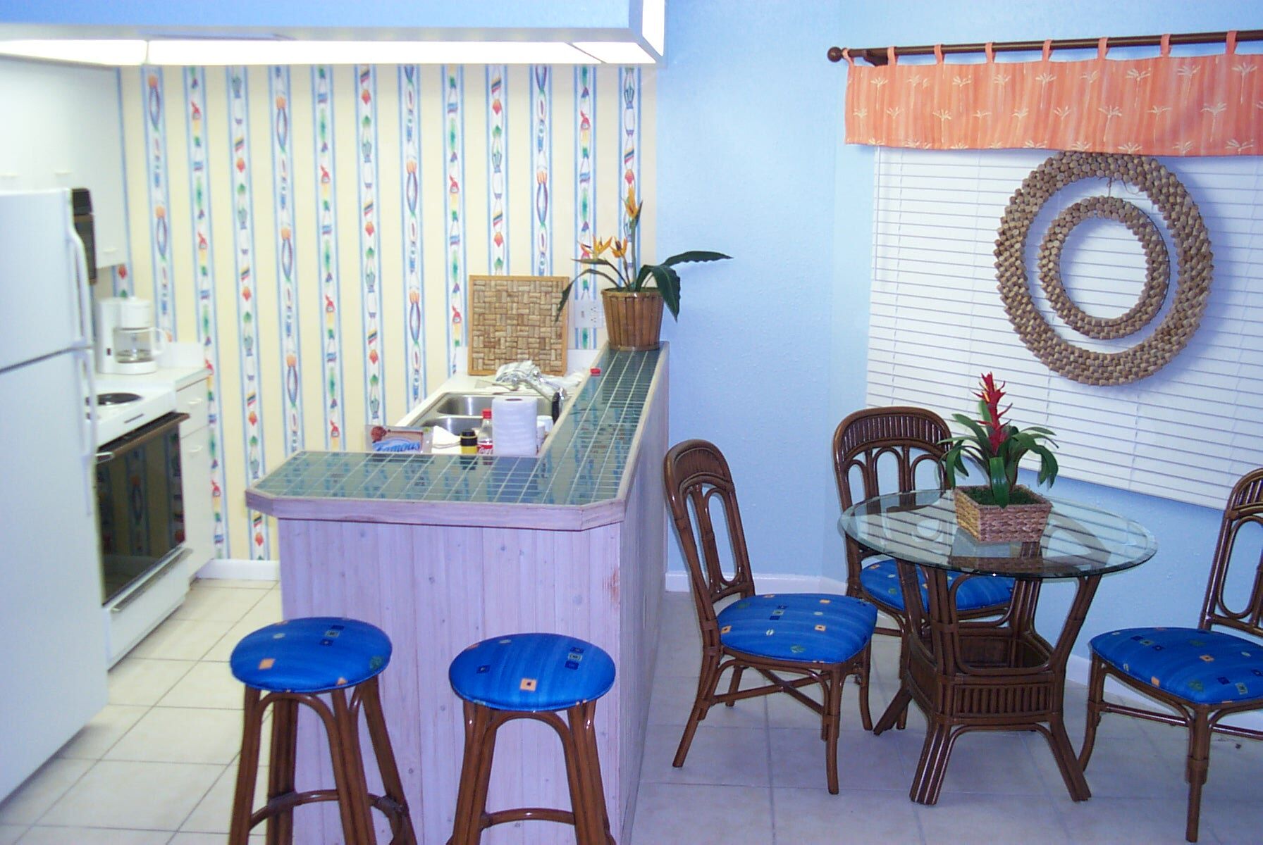 Ocean Sands Beach Club - Unit Dining Area