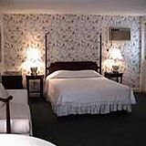 Newport Inntowne — Bedroom at