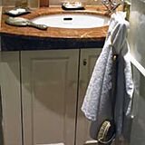 Carlton Court &mdash; - Unit Bathroom