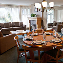 Whiski Jack at the Woodrun — Sample unit dining area