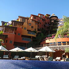 Hilton Grand Vacations Club Zihuatanejo — Looking up from pool