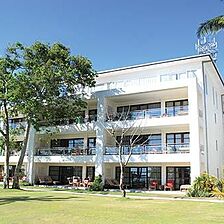Peninsula Bay Resort — Exterior