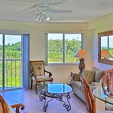 Ocean Pointe Suites at Key Largo — Living Area
