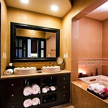 Grand Residences by Royal Resorts — Bathroom