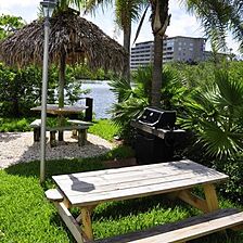 Bay & Beach Club &mdash; Grilling Area
