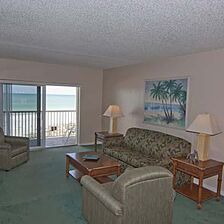 Bay & Beach Club &mdash; Living Area