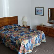 Roundhouse Resort — Queen Bedroom