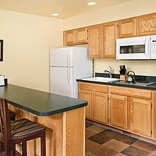 WorldMark Pinetop — Kitchen and Breakfast Bar