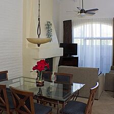 Scottsdale Camelback Resort — Sample unit dining area