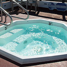 Laguna Surf — Hot Tub