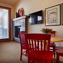 Squaw Valley Lodge — Dining Area