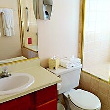Mandalay Shores Resort — Bathroom