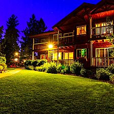 Red Wolf Lakeside Lodge &mdash; Exterior