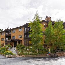 Woods Manor Condominiums &mdash; Exterior