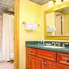 Wyndham Durango — Bathroom