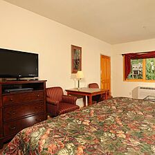 Gateway Mountain Lodge — Bedroom