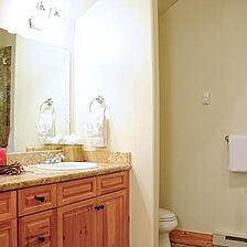 Bear Creek Lodge — Bathroom