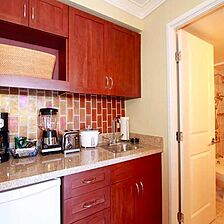 Wyndham Vacation Resorts Royal Garden at Waikiki — Kitchenette
