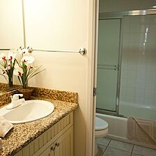 Maui Banyan Vacation Club — Bathroom