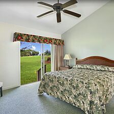 Makai Club Cottages — Bedroom