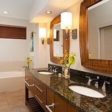 Hilton Grand Vacations Club (HGVC) at Waikoloa Beach Resort — Hilton Grand Vacations Club (HGVC) at Waikoloa Beach Resort Bathroom