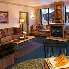 Grand Summit Hotel — Living Area