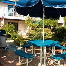 Smuggler's Cove Resort — Barbecue Area