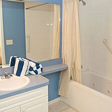 The Penthouses at Gulf Stream — Bathroom