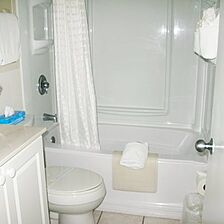 Tropic Shores Resort — Bathroom