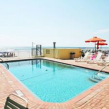 Holiday Shores Beach Club &mdash; Pool Area