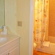 Holiday Shores Beach Club &mdash; Bathroom