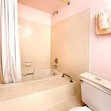 Seven Seas Resort — Bathroom