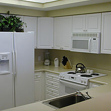 Destin Holiday Beach Resort — Kitchen