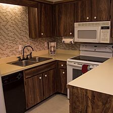 Englewood Beach and Yacht Club — Kitchen