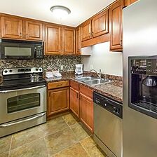 Holiday Inn Club Vacations at Ascutney Mountain Resort — Kitchen