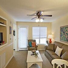 Holiday Inn Club Vacations Galveston Seaside Resort — Living Area